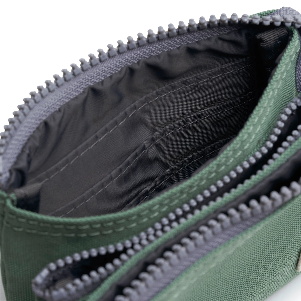ROKA Carnaby Small Wallet Recycled Canvas - Frost